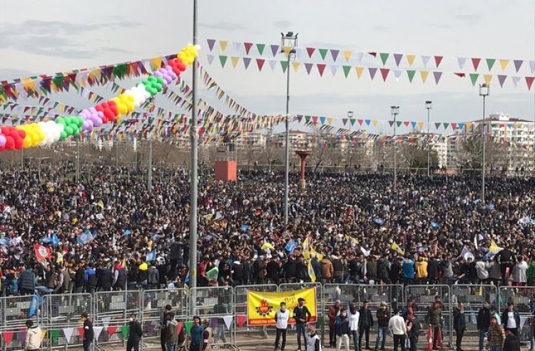 Milyonlar depremin yasını tutarken HDP ile türevleri eğlence ve kargaşa peşinde