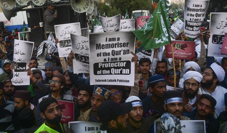 Pakistan, Danimarka'da Kur'an-ı Kerim'e yapılan alçakça saldırıyı şiddetle kınadı