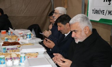 HÜDA PAR Genel Başkanı Yapıcıoğlu iftarını depremzedelerle birlikte açtı