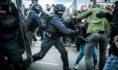 Fransa'da emeklilik reformu karşıtı gösteride tansiyon düşmedi