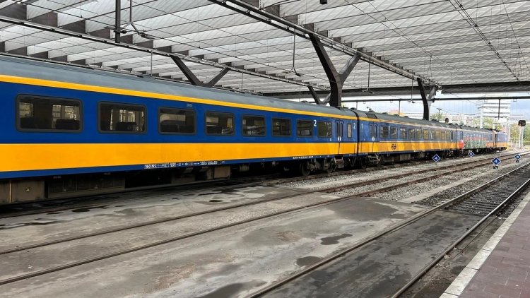Hollanda'da yolcu treni yük treni ile çarpıştı: Çok sayıda kişi yaralandı