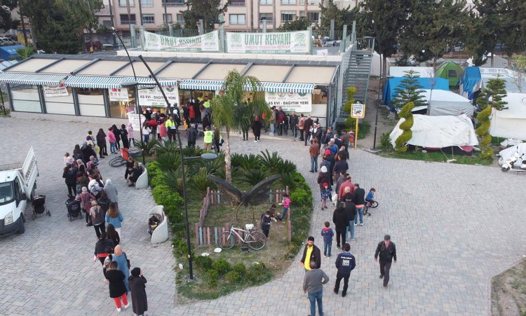 Uluslararası Cezayirliler Derneği, Umut Kervanı Aşevi aracılığıyla iftar yemeği verdi