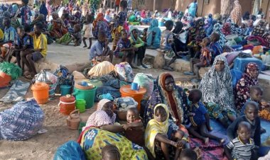 Nijerli binlerce kadın ve çocuk çatışmalardan kaçıyor