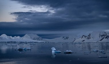 "Buzlar kıtası" Antarktika, bu yıl rekor seviyede erimeye devam ediyor