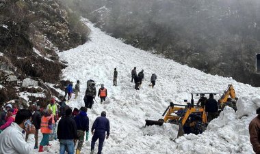 Pakistan'da çığ düşmesi sonucu 10 kişi öldü