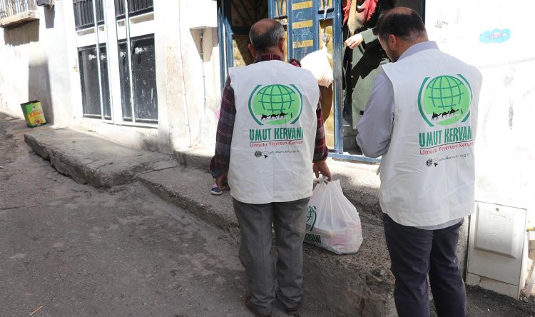 Umut Kervanı, depremzedeleri yalnız bırakmıyor