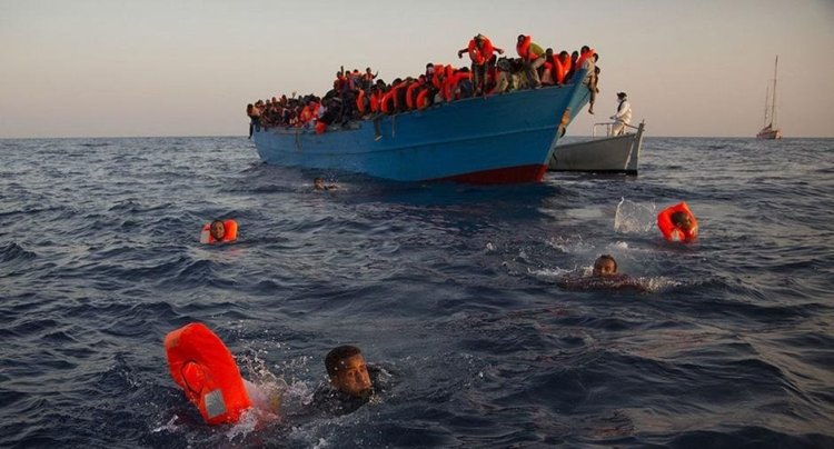 Tunus açıklarında göçmen teknesi alabora oldu: 5 ölü, 7 kayıp