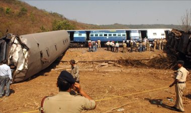 Hindistan'da tren kazası: 288 kişi öldü