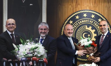 Bakanlıklarda devir teslim töreni