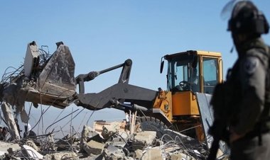 İşgalci çete, Filistinlilere ait evleri yıkmayı sürdürüyor