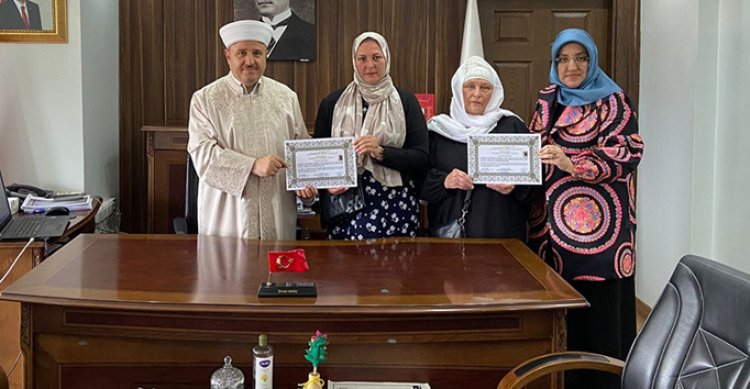 Ukraynalı anne ve kızı İslamiyet'i seçti