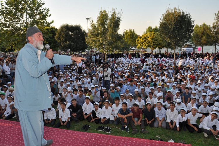 'Yaz tatilinde yavrularımızın yönlendirileceği yer camiler olmalı'