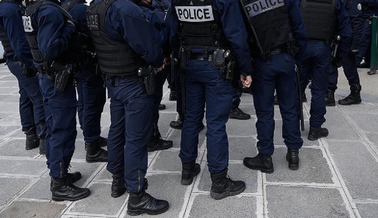 Fransa'da polis Paris Olimpiyat Komitesi merkezine baskın düzenledi