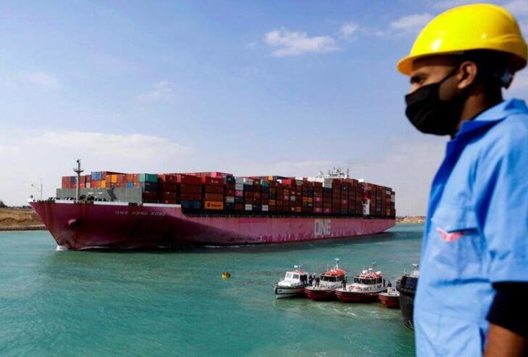Süveyş Kanalı'nın yıllık geliri 9,4 milyar dolara ulaştı