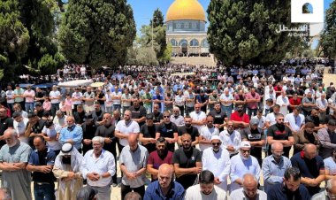 Mescid-i Aksa'da 50 bin kişi Cuma namazı ile birlikte şehidler için gıyabi cenaze namazı kıldı