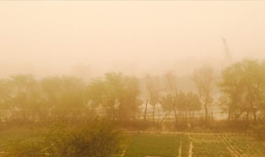İran'da kum fırtınası uçak seferlerini aksattı