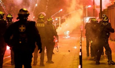 Fransa'da bir gence şiddet uygulayan 7 polis gözaltına alındı