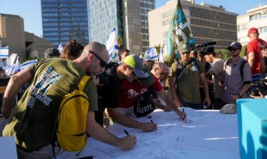 İşgalci İsrail'de 10 bin yedek asker hükümetin yargı düzenlemesine karşı görevi bırakacak