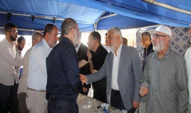 HÜDA PAR Genel Başkanı Yapıcıoğlu Adana İl Başkanlığı önünde taziyeleri kabul etti