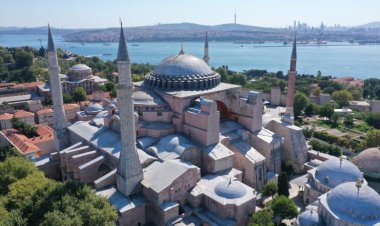 Erbaş, ibadete açılışının yıl dönümünde Ayasofya'da sabah namazı kıldırdı