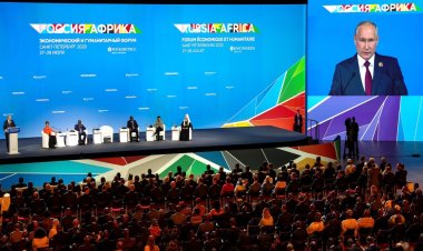 Putin Rusya-Afrika Zirvesi'nde konuştu: Fakir Afrika ülkelerine ücretsiz tahıl sevkiyatı yapacağız