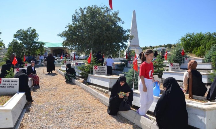 Başbağlar Şehitleri 30'uncu yılında kabirleri başında anıldı