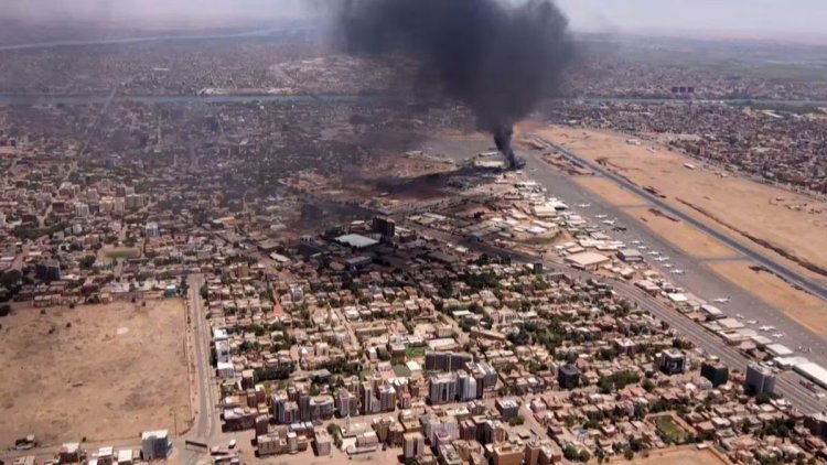 Sudan’ın başkentindeki çatışmalar nedeniyle şehirden kaçışlar sürüyor