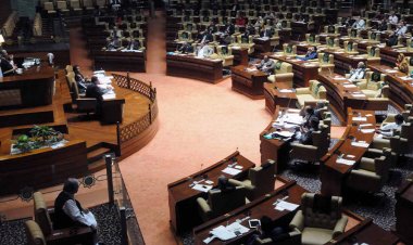 Pakistan’da parlamento feshedildi