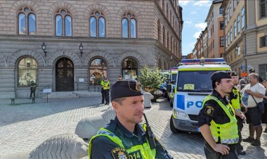İsveç'te İran'ın Stockholm Büyükelçiliği önünde Kur'an-ı Kerim'e yönelik alçakça saldırı
