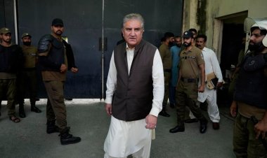 Pakistan'da muhalif lider Kureyşi gözaltına alındı