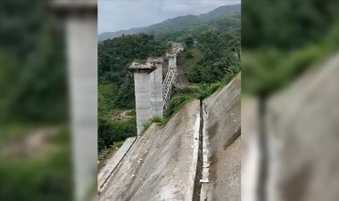 Hindistan'da demir yolu köprüsü çöktü: 17 kişi öldü