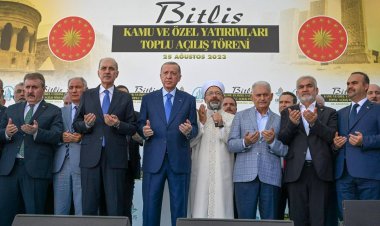 Yapıcıoğlu, Erdoğan'la birlikte Bitlis'te toplu açılış törenine katıldı