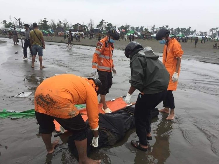 Arakanlı Müslümanları taşıyan tekne alabora oldu: 17 Ölü, 33 Kayıp