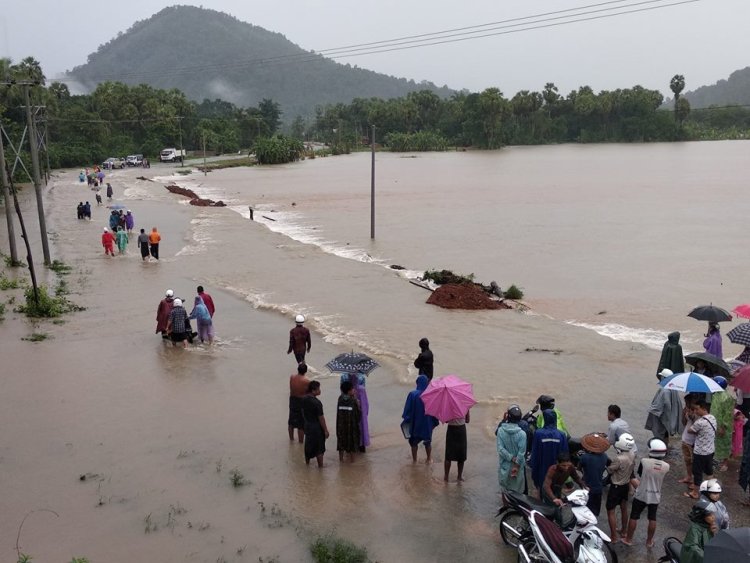 Myanmar'da 60 bin kişi yerinden oldu