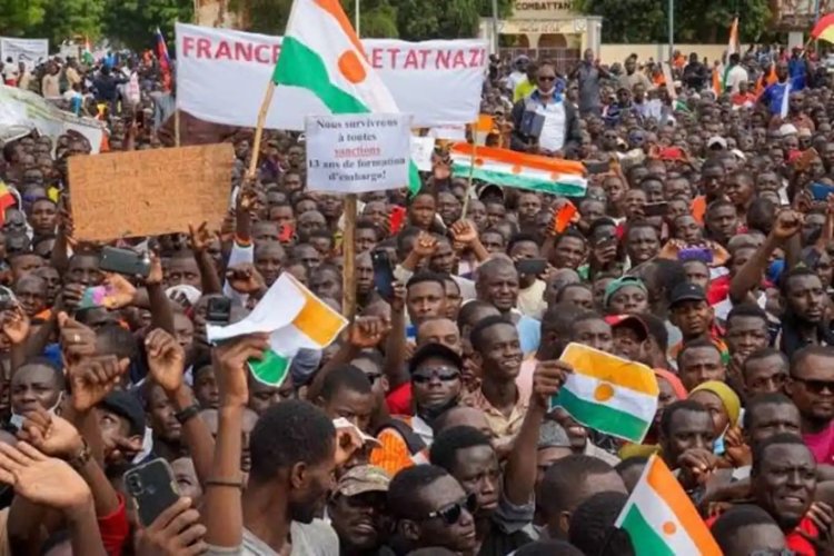 Nijer’de büyük protesto: Fransızların gitmesini sağlayacağız