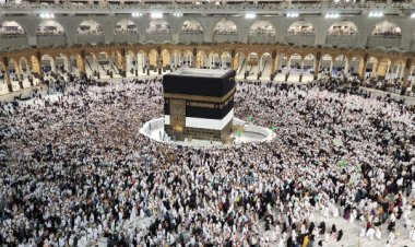 Türkiye Diyanet İşleri Başkanlığı, yüzlerce depremzede üniversite öğrencisini umreye gönderiyor