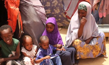 Somalili anne hayatta tutmak istediği çocuklarıyla evini terk ederek 13 gün boyunca kampa yürüdü