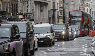 İngiltere, benzinli ve dizel otomobillerin satışına yönelik yasağı erteleyecek