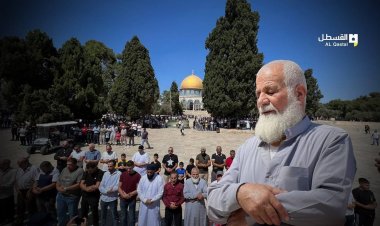 On binlerce Filistinli Cuma namazını Mescid-i Aksa’da kıldı