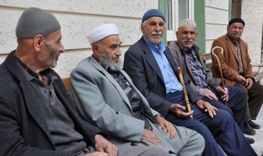 Dünyada 2050'de her 6 kişiden biri "yaşlı" olacak