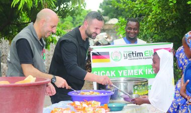 Avrupa Yetim Eli'nden Mali'de yüzlerce yetime sıcak yemek ikramı