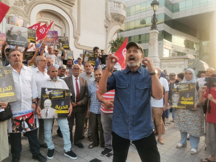 Tunus’ta “siyasi tutuklulara” destek gösterisi