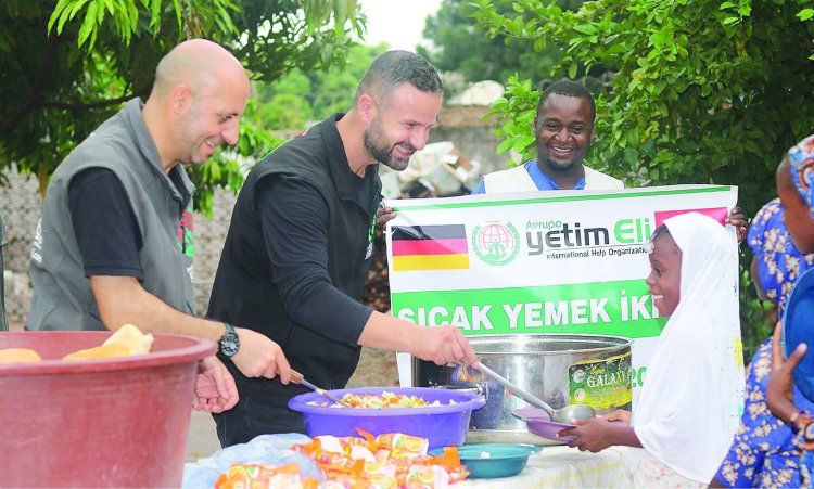 Avrupa Yetim Eli'nden Mali'de yüzlerce yetime sıcak yemek ikramı