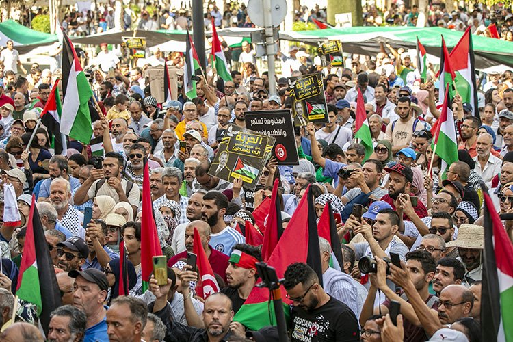 Tunus'ta binlerce kişi Filistin ile dayanışma gösterisi düzenledi