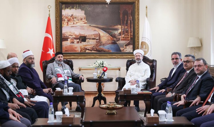 Diyanet İşleri Başkanı Erbaş, Filistinli Alimler Birliği heyeti ile görüştü