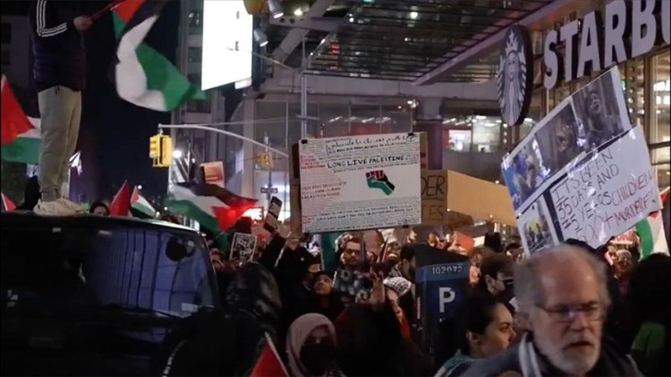 Boykotların hedefindeki Starbucks için "Ters rüzgarlar sürüyor"