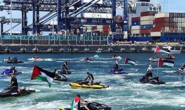 Avustralya'da siyonist rejime yük taşıyan gemiye protesto