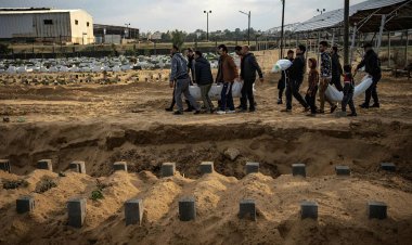 İşgalci İsrail'den vahşet: Mezardaki Filistinlileri çıkarıp buldozerlerle ezdiler