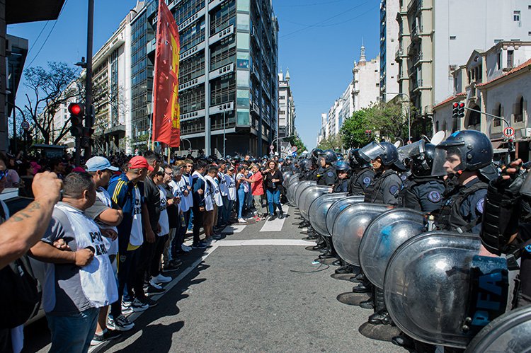 Arjantin'de yeni seçilen Siyonist İsrail yanlısı Devlet Başkanı Milei'nin hükümeti, ilk kez protesto edildi