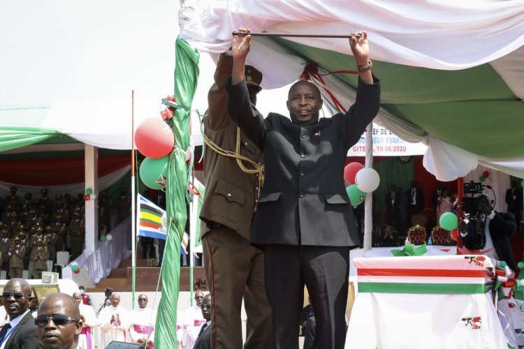 Burundi lideri Ndaysihimiye: "Eşcinseller stadyumlarda taşlanarak idam edilmeli"